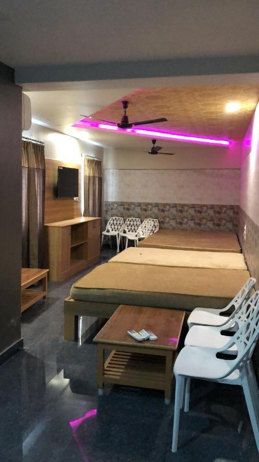 C M Hotel New Wodapatti Екстер'єр фото