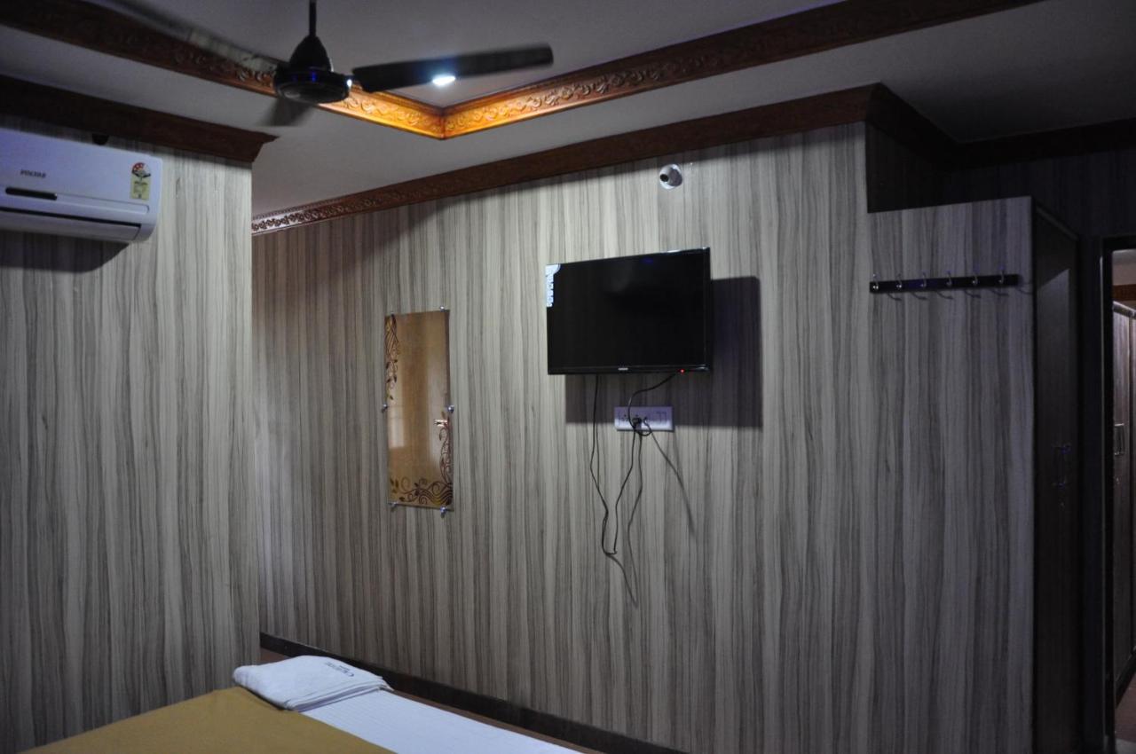 C M Hotel New Wodapatti Екстер'єр фото