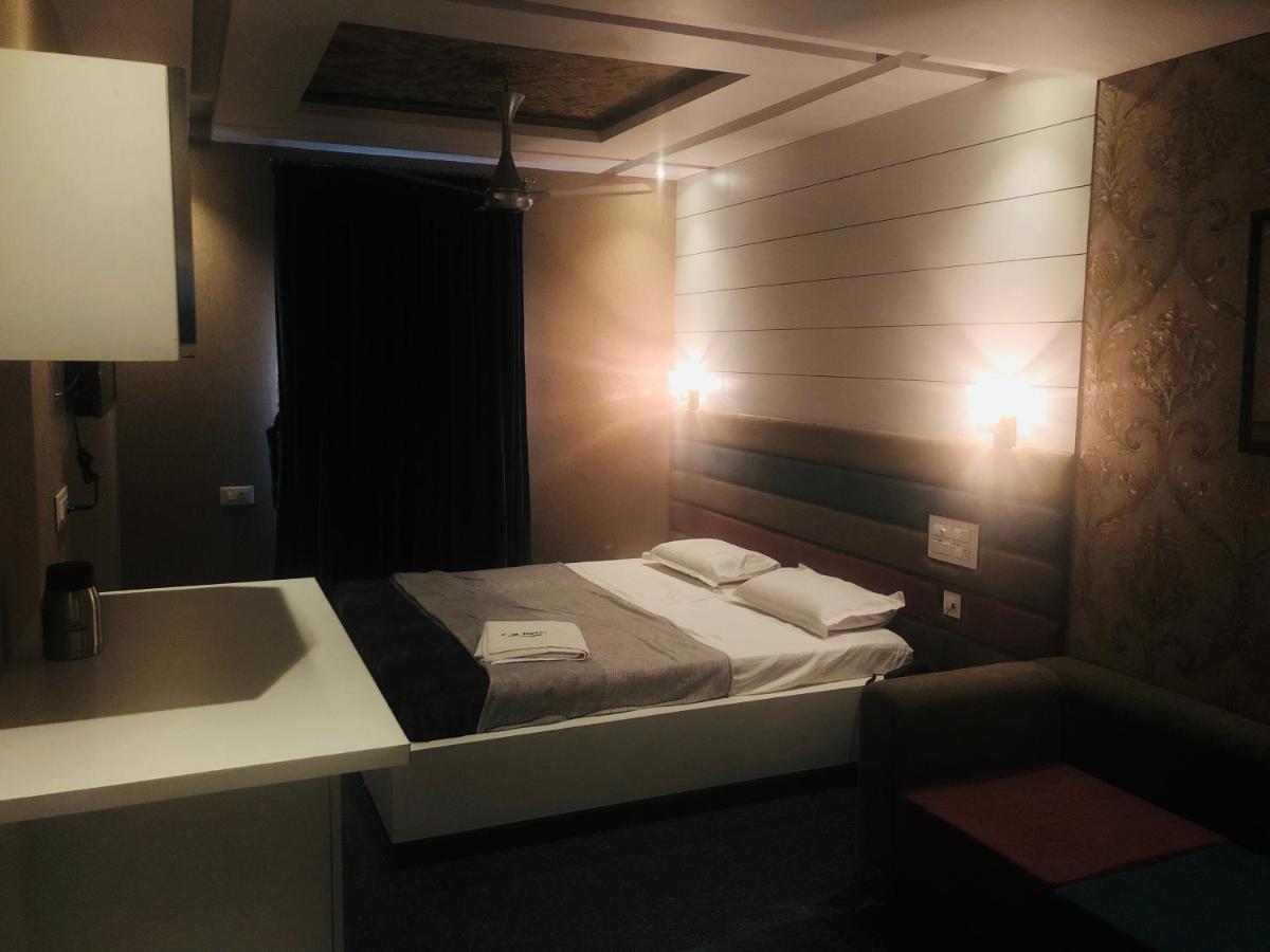 C M Hotel New Wodapatti Екстер'єр фото