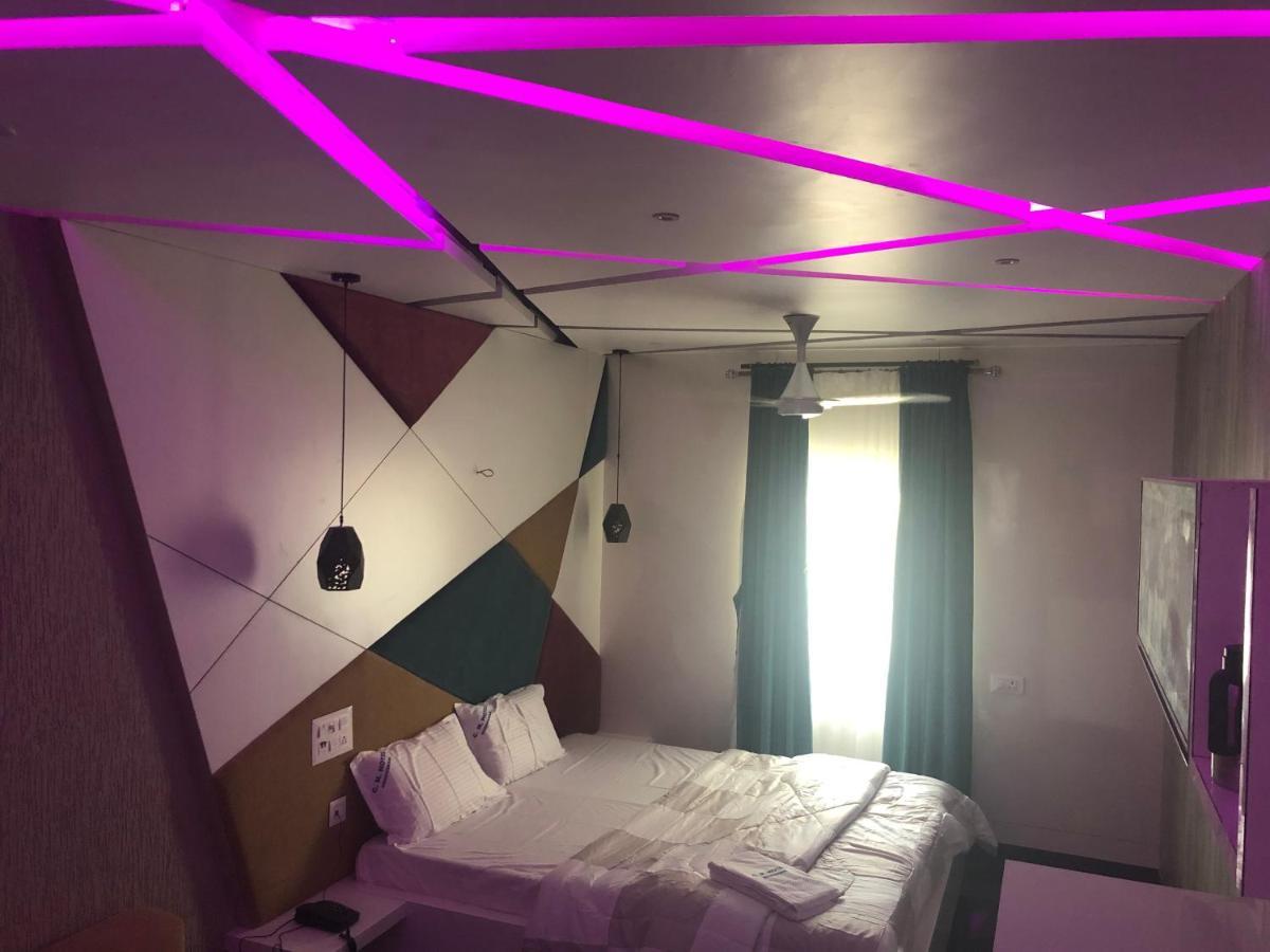 C M Hotel New Wodapatti Екстер'єр фото