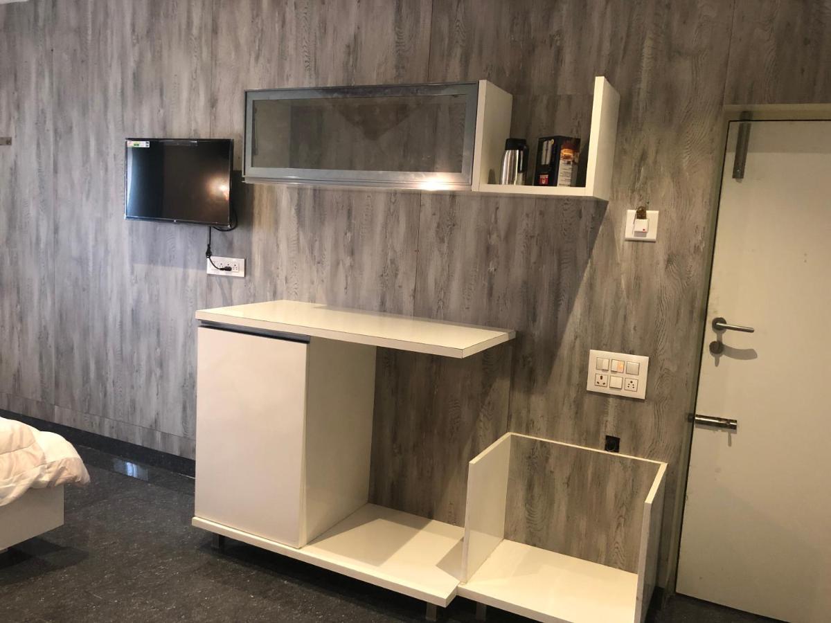 C M Hotel New Wodapatti Екстер'єр фото