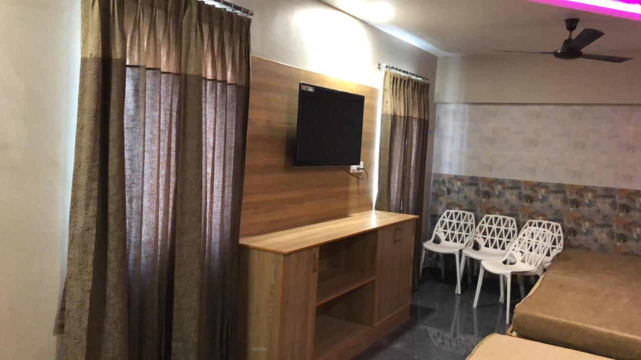 C M Hotel New Wodapatti Екстер'єр фото
